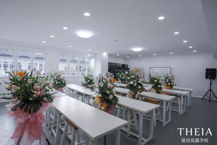 {“title”: “王艺斐公司经营范围解析 企业管理咨询、文化艺术活动与文化经纪服务的协同发展”, “content”: “在当前文化产业快速发展的背景下，企业经营者日益重视多元化服务能力的构建。王艺斐所负责的公司，经营范围涵盖服务领域的企业管理咨询、文化艺术活动以及文化经纪人服务，这三项业务虽然各有侧重，却在逻辑上形成了较好的互补关系，其内在协同性值得深入探讨。